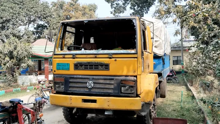 ফুলবাড়ীতে ট্রাকের ধাক্কায় ভ্যান চালকসহ ২ জন নিহত 